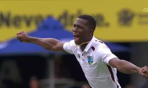 സെക്യൂരിറ്റി ജീവനക്കാരനിൽ നിന്ന് ലോകമറിയുന്ന ക്രിക്കറ്ററിലേക്ക്;  സിനിമ കഥപോലെ ഷമാർ ജോസഫിന്റെ ജീവിതം