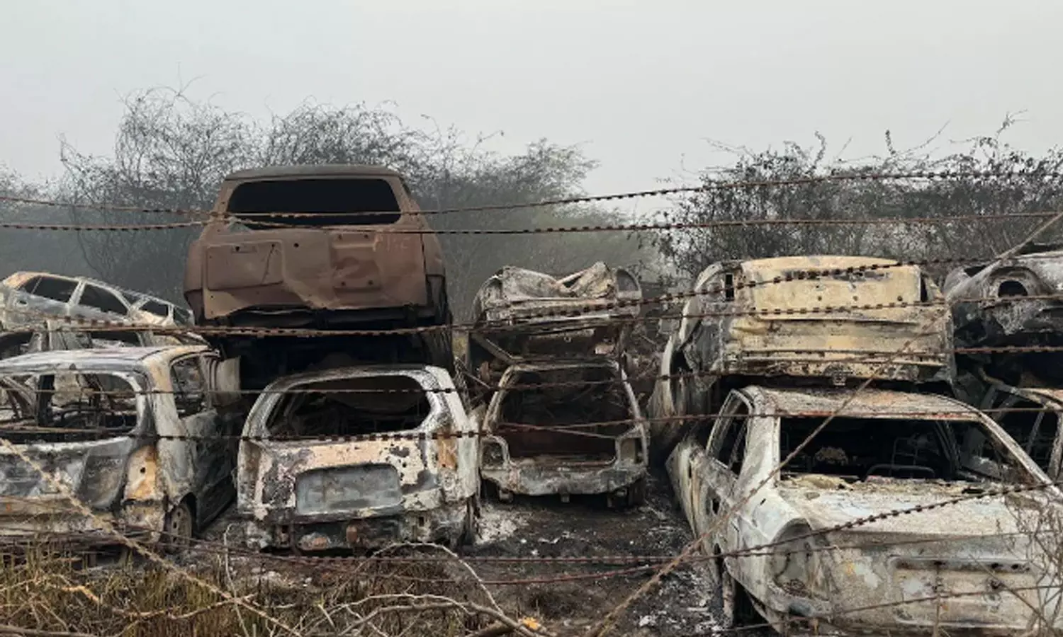 Wazirabad police yard,Over 400 vehicles gutted in fire at Delhi police yard,firedelhi,delhifiremews,delhipolice,തീപിടിത്തം,പൊലീസ് യാര്ഡ് Wazirabad police yard,Over 400 vehicles gutted in fire at Delhi police yard,firedelhi,delhifiremews,delhipolice,തീപിടിത്തം,പൊലീസ് യാര്ഡ്