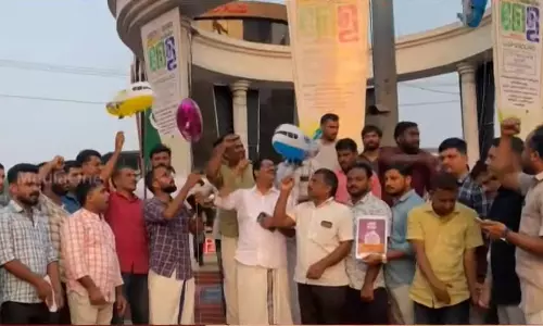 അബ്ദുല്ലക്കുട്ടിക്കെതിരെ വിമാനം പറത്തി യൂത്ത് ലീഗ് പ്രതിഷേധം