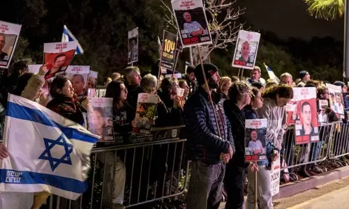 Protesters demand dismissal of Netanyahu and immediate elections Protesters demand dismissal of Netanyahu and immediate elections
