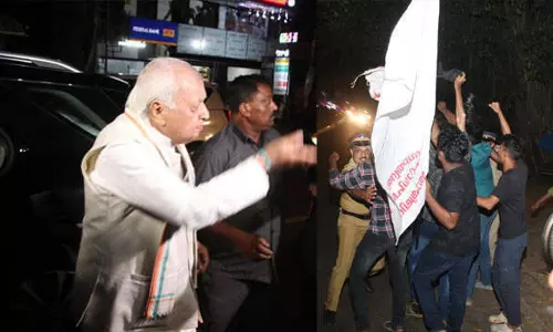 ഗവര്‍ണര്‍ സര്‍ക്കാര്‍ പോര്, ഗവര്‍ണര്‍ക്കുനേരെ കരിങ്കൊടികാണിക്കല്‍, ഗവര്‍ണറെ തടയല്‍,