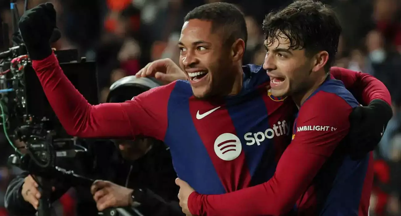 18 കാരൻ വിറ്റർ റോക്ക്സ്; വിജയവഴിയിൽ തിരിച്ചെത്തി ബാഴ്സ 18 കാരൻ വിറ്റർ റോക്ക്സ്; വിജയവഴിയിൽ തിരിച്ചെത്തി ബാഴ്സ