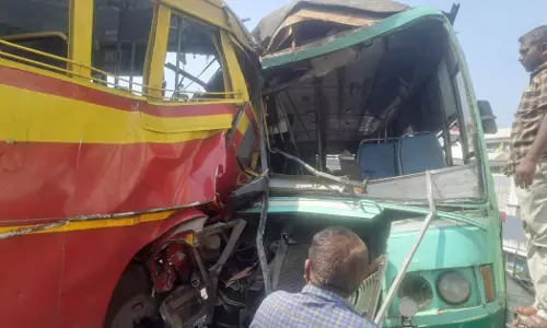 Bus accident in Tamilnadu: KSRTC driver dies