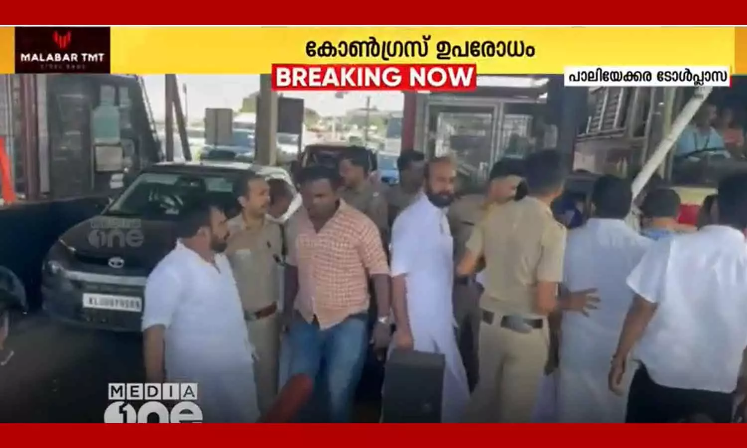 Congress protest in Paliakkara toll plaza Congress protest in Paliakkara toll plaza