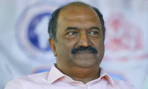 ധനമന്ത്രിയുടെ പെട്ടിയിലെന്താകും? ജനകീയ പ്രഖ്യാപനങ്ങള്ക്ക് സാധ്യത; സംസ്ഥാന ബജറ്റിൽ പ്രതീക്ഷയുമായി കേരളം ധനമന്ത്രിയുടെ പെട്ടിയിലെന്താകും? ജനകീയ പ്രഖ്യാപനങ്ങള്ക്ക് സാധ്യത; സംസ്ഥാന ബജറ്റിൽ പ്രതീക്ഷയുമായി കേരളം