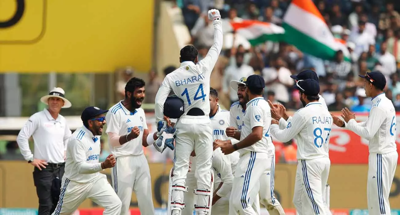 പിഴുതെറിഞ്ഞ് ബുമ്രയും അശ്വിനും, വിശാഖപട്ടണം ടെസ്റ്റിൽ ഇന്ത്യക്ക് 106 റൺസ് ജയം പിഴുതെറിഞ്ഞ് ബുമ്രയും അശ്വിനും, വിശാഖപട്ടണം ടെസ്റ്റിൽ ഇന്ത്യക്ക് 106 റൺസ് ജയം