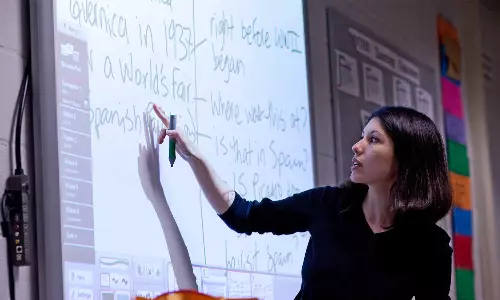 ട്യൂഷൻ അധ്യാപകർക്ക് പുതിയ മാർഗനിർദേശം പുറത്തിറക്കി യു.എ.ഇ