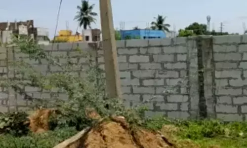 Tiruppur, untouchability wall,Tamil Nadu,public road,latest national news,അയിത്തമതില്,തിരുപ്പൂര് Tiruppur, untouchability wall,Tamil Nadu,public road,latest national news,അയിത്തമതില്,തിരുപ്പൂര്
