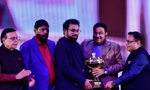 Dr. John Brittas MP recieved Lokmat Award for Best Newcomer Parliamentarian 2023  | Dr. Shashi Tharoor MP accepted Lokmat Award for Outstanding Work in Lok Sabha