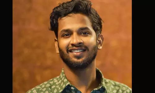 Kolkata Kairalisamajam Endowment Award Kathapuraskaram to Mridul VM