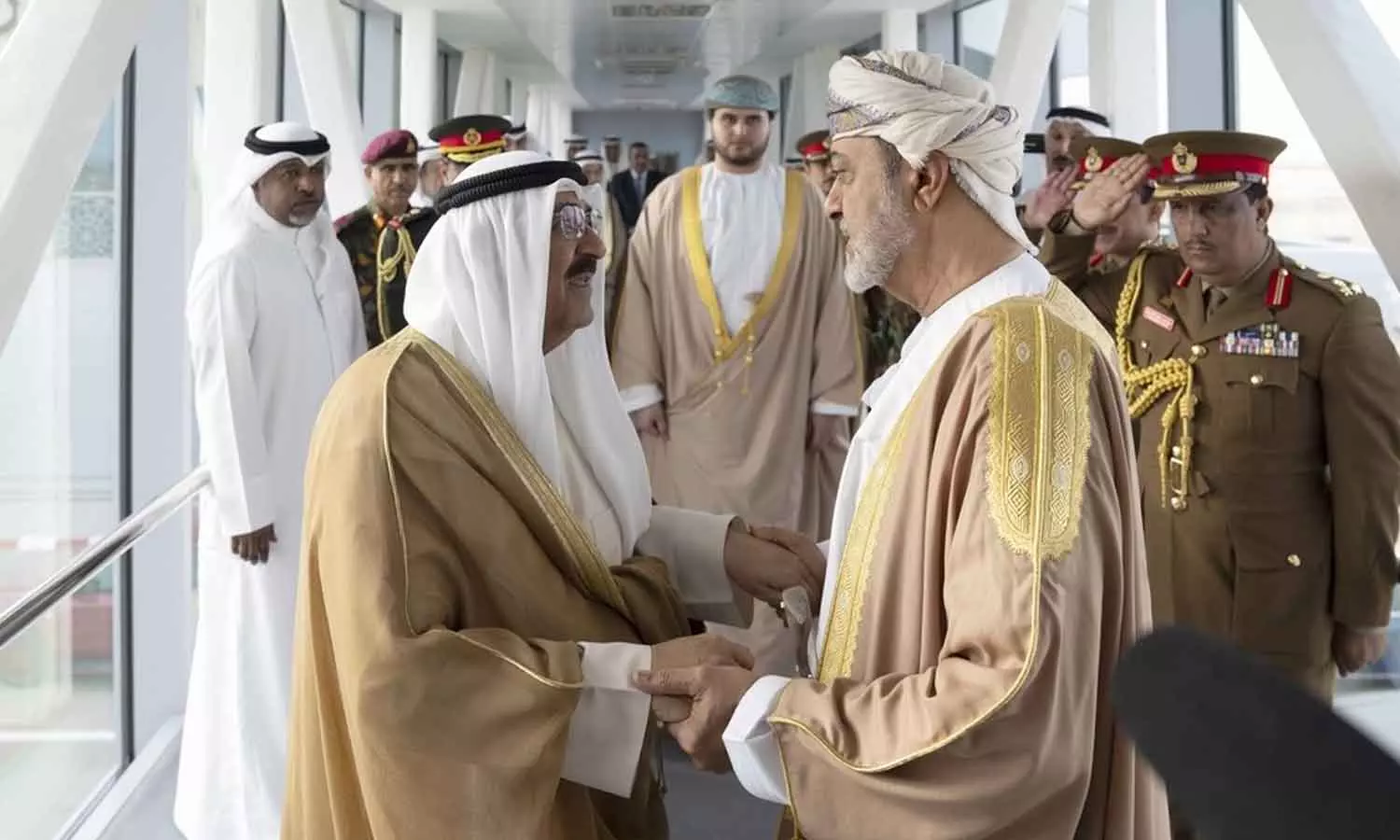 ഒമാനും കുവൈത്തും തമ്മിലെ ബന്ധം ഊട്ടിയുറപ്പിച്ച് കുവൈത്ത് അമീര്‍ മടങ്ങി