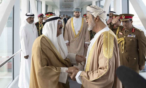 ഒമാനും കുവൈത്തും തമ്മിലെ ബന്ധം ഊട്ടിയുറപ്പിച്ച് കുവൈത്ത് അമീര്‍ മടങ്ങി