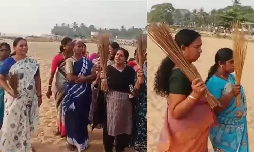 BJP workers,  brooms at suitors on Kozhikode beach, latest malayalam news, ബി.ജെ.പി പ്രവർത്തകർ, കോഴിക്കോട് ബീച്ച്, കമിതാക്കള്‍ക്ക് നേരെ ചൂല്, ഏറ്റവും പുതിയ മലയാളം വാർത്ത,