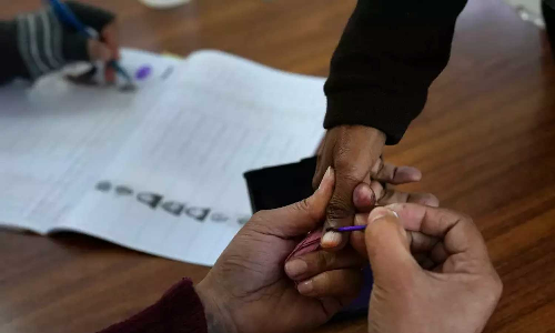 പാകിസ്താൻ തെരഞ്ഞെടുപ്പ്: ഇംറാൻ ഖാന്റെ പാർട്ടി ലീഡ് ചെയ്യുന്നുവെന്ന് റിപ്പോർട്ട്