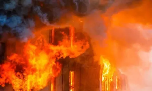 Huge fire broke out in a textiles shop in Mannarkkads Alanallur Huge fire broke out in a textiles shop in Mannarkkads Alanallur