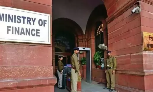 അടിയന്തര കടമെടുപ്പിന് അവകാശമില്ല; കടമെടുപ്പ് പരിധിയിൽ കേരളത്തിന്റെ ആവശ്യം തള്ളണമെന്ന് കേന്ദ്രം