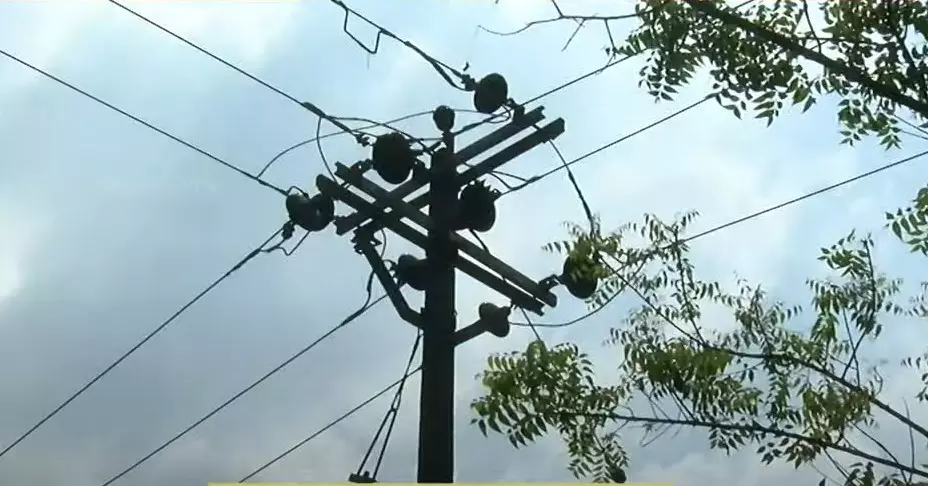 വൈദ്യുതി ലൈൻ മാറ്റാൻ 12 ലക്ഷം, നവകേരള സദസ്സിലെ അപേക്ഷയ്ക്ക് മറുപടി; പ്രതിസന്ധിയിൽ ഒരു നാട്