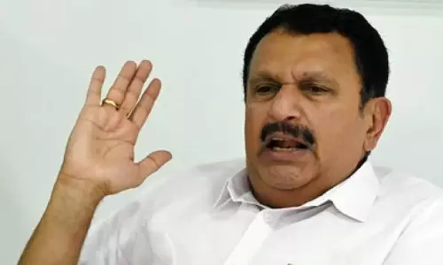 പ്രേമചന്ദ്രനെ സംഘിയാക്കാൻ അനുവദിക്കില്ല; മോദി ഭക്ഷണം കഴിക്കാൻ വിളിച്ചാൽ താനും പോകുമെന്ന് കെ.മുരളീധരൻ