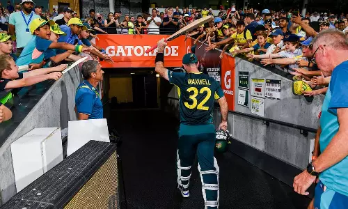 മാക്‌സ്‍വെല്ലിന് വീണ്ടും ഹാലിളകി; അഡ്‍ലൈഡില്‍ സംഹാര താണ്ഡവം