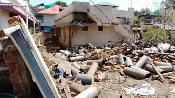 തൃപ്പൂണിത്തുറ സ്ഫോടനം; നാലുപേർ അറസ്റ്റിൽ, മനഃപൂർവമല്ലാത്ത നരഹത്യാക്കുറ്റം ചുമത്തി തൃപ്പൂണിത്തുറ സ്ഫോടനം; നാലുപേർ അറസ്റ്റിൽ, മനഃപൂർവമല്ലാത്ത നരഹത്യാക്കുറ്റം ചുമത്തി