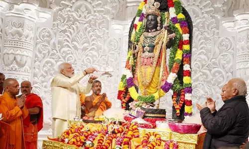 ഇന്ത്യയില്‍ ഹിന്ദുയിസം എന്ന മതത്തിനപ്പുറം രാഷ്ട്രീയവത്കരിക്കപ്പെട്ട മതരൂപമായ ഹിന്ദുത്വ എന്ന ആശയം കൂടി അതിരുകളില്ലാതെ പ്രചരിപ്പിക്കപ്പെടുന്നു.