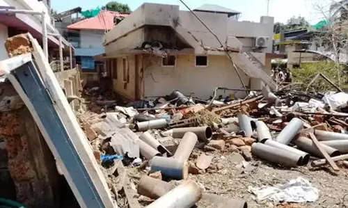 തൃപ്പൂണിത്തുറ സ്ഫോടനം; നാലുപേർ അറസ്റ്റിൽ, മനഃപൂർവമല്ലാത്ത നരഹത്യാക്കുറ്റം ചുമത്തി