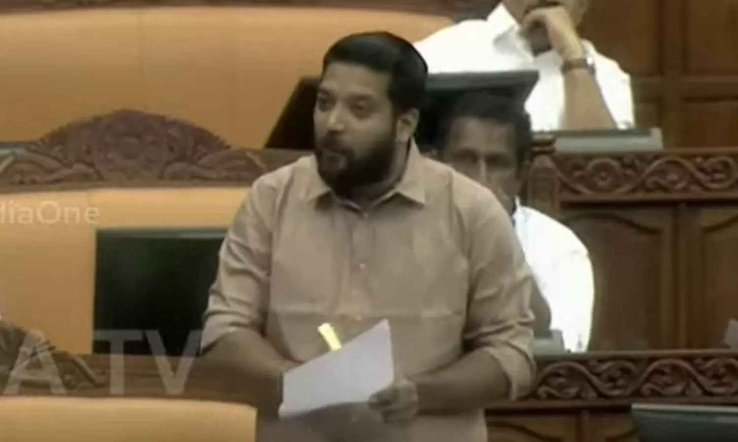 കെ.എസ്.ആര്.ടി സിയുടെ റൂട്ടിലൂടെ സപ്ലൈകോയെ ഓടിക്കരുത്- ഷാഫി പറമ്പില് കെ.എസ്.ആര്.ടി സിയുടെ റൂട്ടിലൂടെ സപ്ലൈകോയെ ഓടിക്കരുത്- ഷാഫി പറമ്പില്