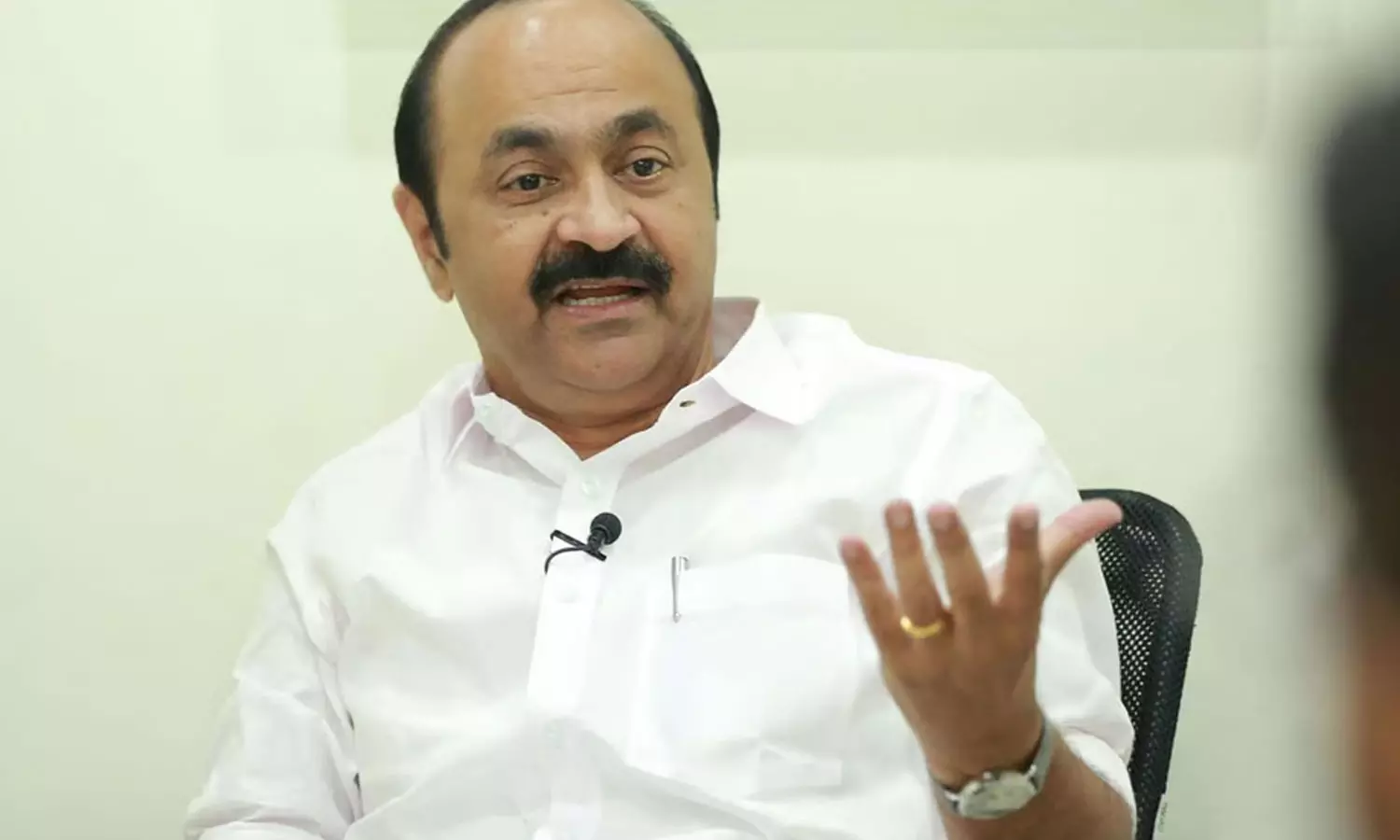 പി.വി അൻവറിന്റെ ആരോപണം; പ്രതിപക്ഷ നേതാവിനെതിരെ വിജിലൻസ് അന്വേഷണം പി.വി അൻവറിന്റെ ആരോപണം; പ്രതിപക്ഷ നേതാവിനെതിരെ വിജിലൻസ് അന്വേഷണം