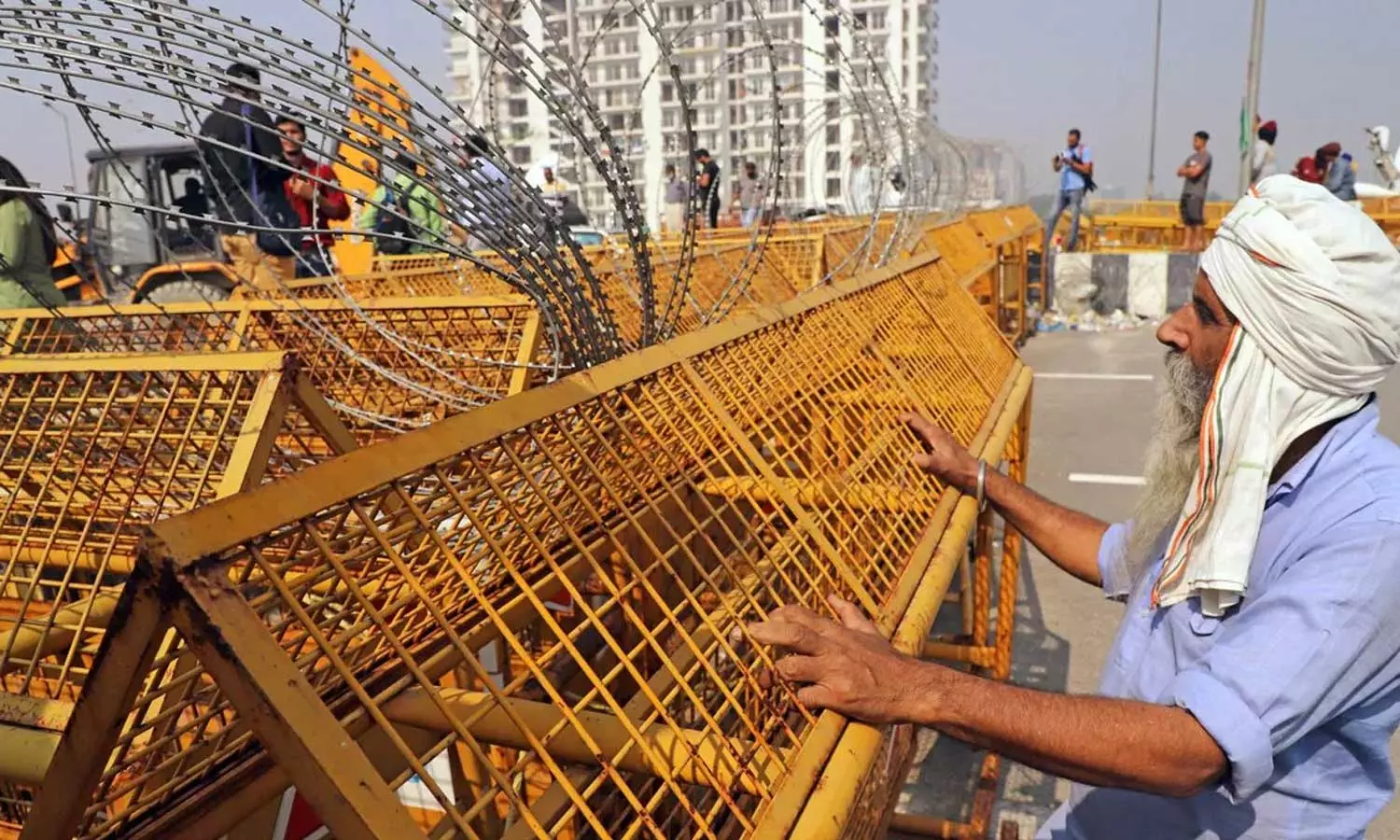 ‘കർഷകരെ അറസ്റ്റ് ചെയ്യുന്നത് മുറിവിൽ ഉപ്പ് പുരട്ടുന്നതിന് തുല്യം’ ഭാവന സ്റ്റേഡിയം താൽക്കാലിക ജയിലാക്കാൻ പറ്റില്ലെന്ന് ആം ആദ്മി സർക്കാർ