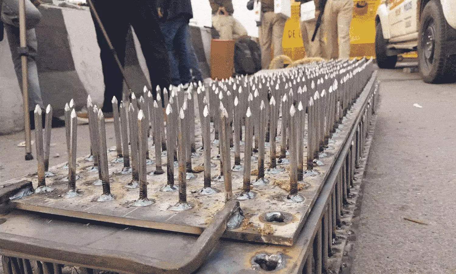 iron nails,Concrete blocks,farmers protest,Delhi Chalo,Delhi , Haryana,Punjab,latest national news,കർഷക സമരം,കമ്പിവേലികൾ,ചലോ മാർച്ച്,ഡല്‍ഹി സമരം