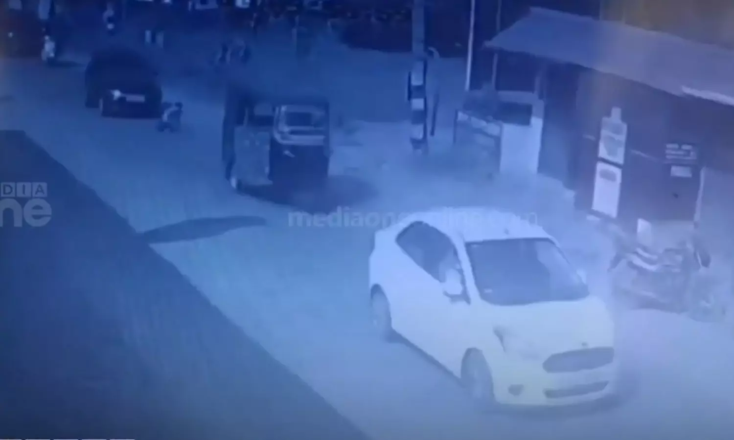 The child who fell from the auto was hit by the car; Serious injury