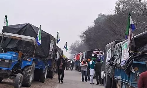 ‘ആറ് മാസത്തേക്കുള്ള അരി,സൂചി മുതൽ ചുറ്റിക വരെ’ ട്രാക്ടറുകളുമായി കർഷകരെത്തുന്നത് പൂർണസജ്ജമായി