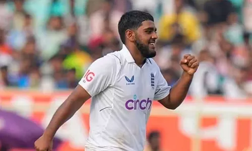 വീണ്ടും വിസാ പ്രശ്‌നം; ഇംഗ്ലണ്ട് താരം രെഹാൻ അഹമ്മദിനെ ഗുജറാത്ത് വിമാനത്താവളത്തിൽ തടഞ്ഞു