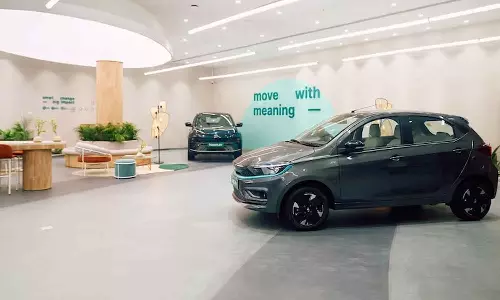 ബാറ്ററി വില കുറയുന്നു; ഇലക്ട്രിക് വാഹനങ്ങളുടെ വില കുറച്ച് ടാറ്റ