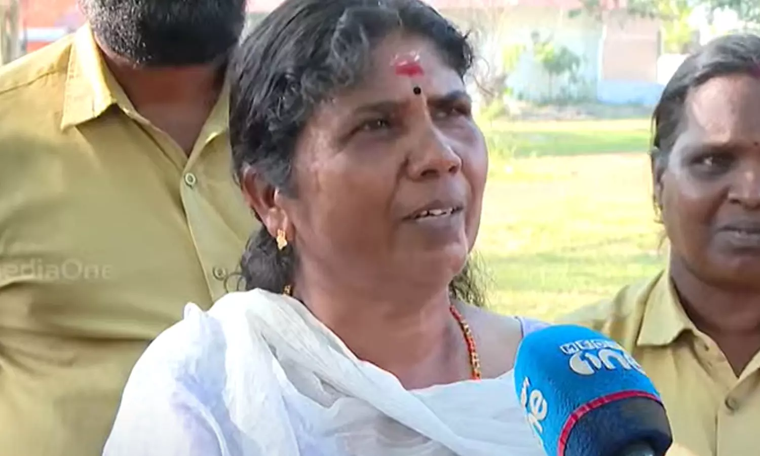 കൊച്ചി മരട് വെടിക്കെട്ടിന് അനുമതി ആവശ്യപ്പെട്ട് ഹൈക്കോടതിയെ സമീപിക്കാൻ ഉത്സവകമ്മിറ്റി കൊച്ചി മരട് വെടിക്കെട്ടിന് അനുമതി ആവശ്യപ്പെട്ട് ഹൈക്കോടതിയെ സമീപിക്കാൻ ഉത്സവകമ്മിറ്റി