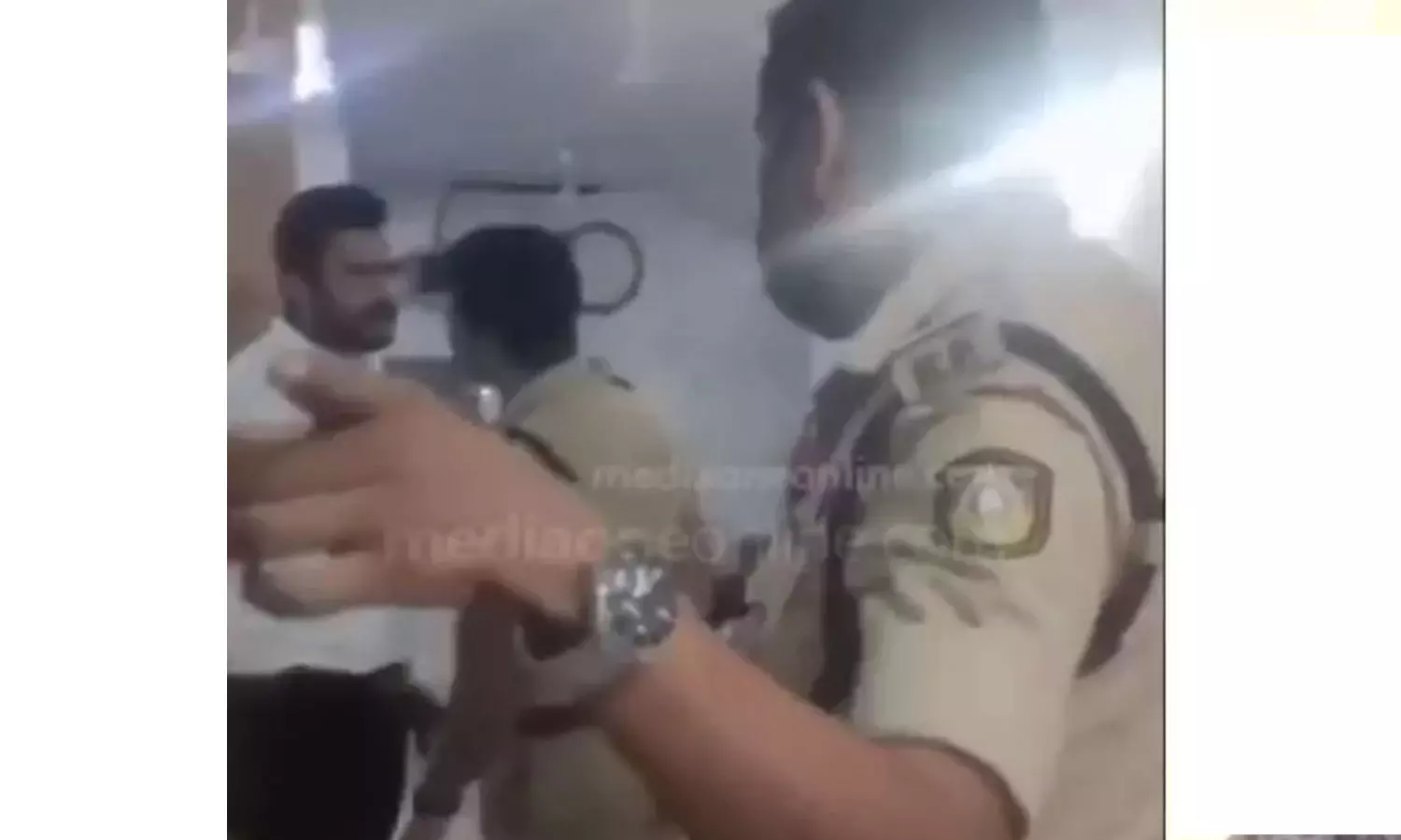 അഭിഭാഷകനോട് അപമര്യാദയായി പെരുമാറിയ സംഭവം; എസ്.ഐ റെനീഷിന് കോടതിയുടെ വിമർശനം അഭിഭാഷകനോട് അപമര്യാദയായി പെരുമാറിയ സംഭവം; എസ്.ഐ റെനീഷിന് കോടതിയുടെ വിമർശനം