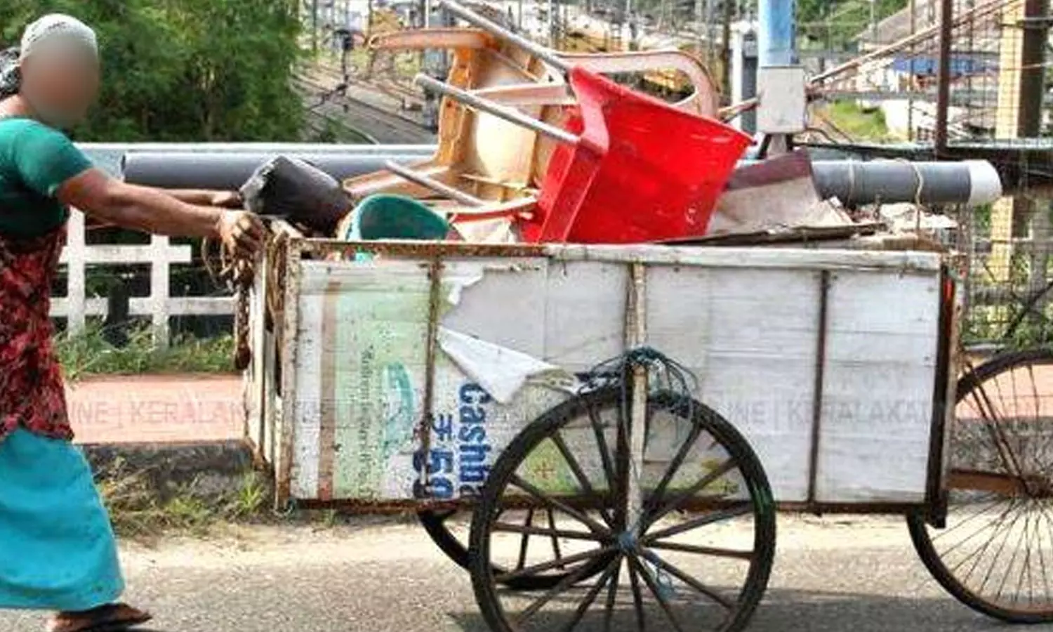 Police, scrap hawkers,kerala theft ,ആക്രി,മോഷണം,പൊലീസ് മുന്നറിയിപ്പ്,ആക്രിപെറുക്കുന്നവര്‍,മോഷണം ,