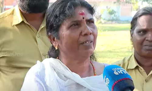 കൊച്ചി മരട് വെടിക്കെട്ടിന് അനുമതി ആവശ്യപ്പെട്ട് ഹൈക്കോടതിയെ സമീപിക്കാൻ ഉത്സവകമ്മിറ്റി കൊച്ചി മരട് വെടിക്കെട്ടിന് അനുമതി ആവശ്യപ്പെട്ട് ഹൈക്കോടതിയെ സമീപിക്കാൻ ഉത്സവകമ്മിറ്റി