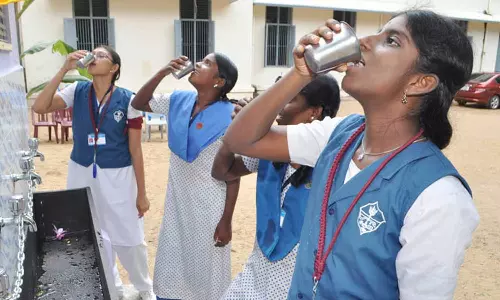 സ്കൂളുകളിൽ ഇനി വെള്ളം കുടിക്കാന് ഇടവേള; വാട്ടർ ബെൽ മുഴങ്ങും സ്കൂളുകളിൽ ഇനി വെള്ളം കുടിക്കാന് ഇടവേള; വാട്ടർ ബെൽ മുഴങ്ങും