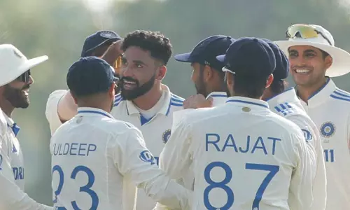 രാജ്‌കോട്ട് ടെസ്റ്റിൽ അടിക്ക് തിരിച്ചടി;ഇന്ത്യൻ റൺമല കയറാൻ ഇംഗ്ലണ്ട് പൊരുതുന്നു