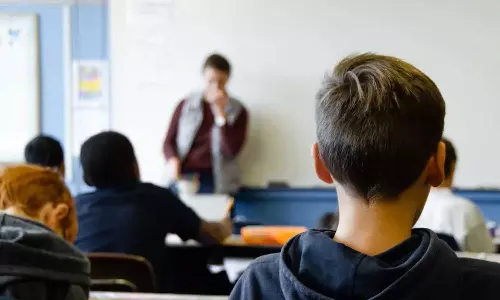 ‘കൂട്ടുകാരനെ എങ്ങനെ കൊല്ലാം?’ അസൈൻമെന്റ് നൽകിയ അധ്യാപകൻ അമേരിക്കയിൽ അറസ്റ്റിൽ ‘കൂട്ടുകാരനെ എങ്ങനെ കൊല്ലാം?’ അസൈൻമെന്റ് നൽകിയ അധ്യാപകൻ അമേരിക്കയിൽ അറസ്റ്റിൽ