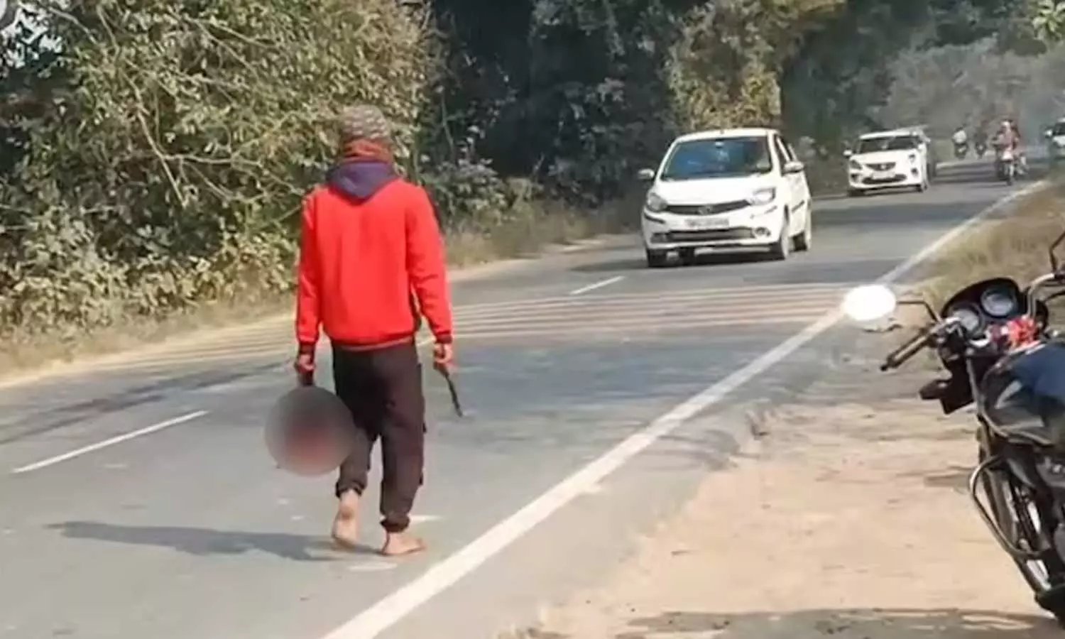 UP man kills wife and walks with her severed head in Barabanki