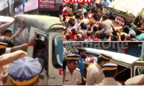 പുൽപ്പള്ളിയിൽ സംഘര്‍ഷാവസ്ഥ;  വനംവകുപ്പിന്റെ ജീപ്പിന് നേരെ ആക്രമണം, ടയറിന്‍റെ കാറ്റഴിച്ചുവിട്ടു