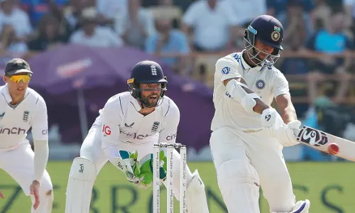 ജയ്സ്വാളിന് സെഞ്ചുറി; രാജ്കോട്ട് ടെസ്റ്റിൽ ഇന്ത്യ ശക്തമായ നിലയിൽ, 322 റൺസ് ലീഡ് ജയ്സ്വാളിന് സെഞ്ചുറി; രാജ്കോട്ട് ടെസ്റ്റിൽ ഇന്ത്യ ശക്തമായ നിലയിൽ, 322 റൺസ് ലീഡ്