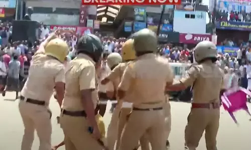 പുൽപ്പള്ളിയിലെ പ്രതിഷേധത്തിൽ അഞ്ച് കേസുകൾ; ഉദ്യോഗസ്ഥരെ തടഞ്ഞതിനും പൊലീസിനെ കല്ലെറിഞ്ഞതിനും കേസ്