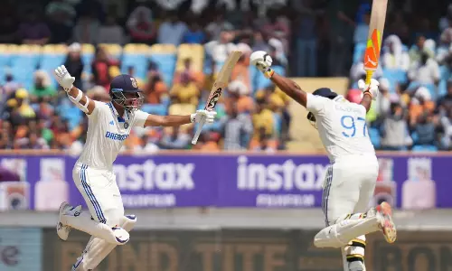 ജയ്സ്വാളിന്‍റെ ഇരട്ട ശതകം മതിമറന്നാഘോഷിച്ച് സര്‍ഫറാസ്; ആന്‍ഡേഴ്സനെ എയറിലാക്കിയ ഇന്നിങ്സ്