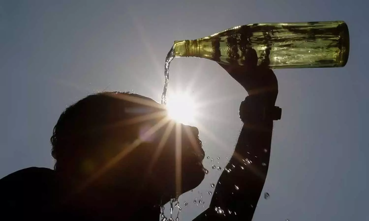 വേനൽച്ചൂട് കനക്കുന്നു: സംസ്ഥാനത്ത് ജോലി സമയം പുന:ക്രമീകരിച്ചു വേനൽച്ചൂട് കനക്കുന്നു: സംസ്ഥാനത്ത് ജോലി സമയം പുന:ക്രമീകരിച്ചു