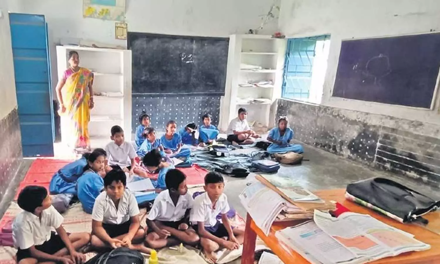 ഗുജറാത്തിൽ 341 സർക്കാർ പ്രൈമറി സ്കൂളുകൾ പ്രവർത്തിക്കുന്നത് ഒറ്റമുറിയിൽ ഗുജറാത്തിൽ 341 സർക്കാർ പ്രൈമറി സ്കൂളുകൾ പ്രവർത്തിക്കുന്നത് ഒറ്റമുറിയിൽ