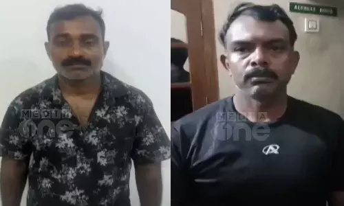 മണ്ണാർക്കാട്ട് ലക്ഷം രൂപയുടെ കള്ളനോട്ടുമായി രണ്ടുപേര് അറസ്റ്റില് മണ്ണാർക്കാട്ട് ലക്ഷം രൂപയുടെ കള്ളനോട്ടുമായി രണ്ടുപേര് അറസ്റ്റില്