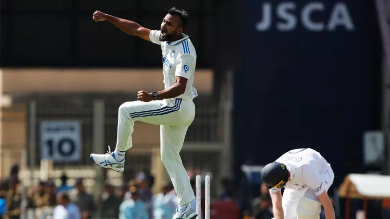 സ്പീഡ് ഗൺ ആകാശ് ദീപ്; സാക് ക്രോളിയുടെ പ്രതിരോധം ഭേദിച്ച അത്ഭുത പന്ത്-വീഡിയോ സ്പീഡ് ഗൺ ആകാശ് ദീപ്; സാക് ക്രോളിയുടെ പ്രതിരോധം ഭേദിച്ച അത്ഭുത പന്ത്-വീഡിയോ